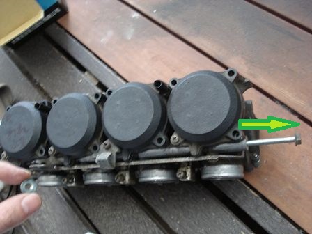 長いボルトを外す