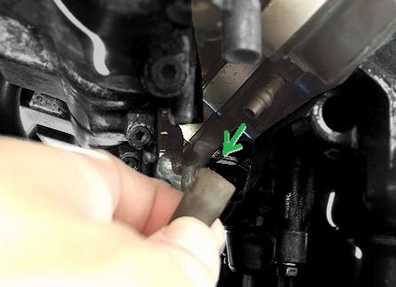 負圧ホースを外す