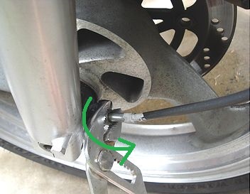 スピードメーターギアケーブルを外す