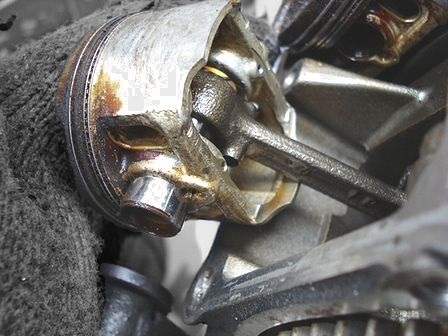 ピストンピン抜け始め