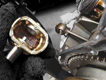 外れたピストン