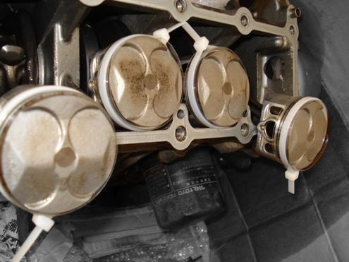 ピストンリングコンプレッサー装着